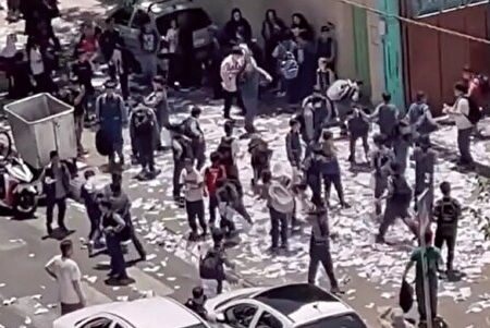 کتاب‌های پاره نمادی از شکاف نسلی و مدرسه