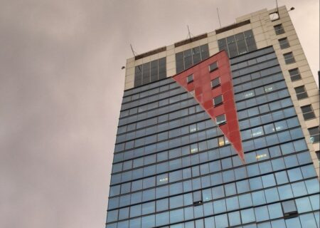 صف‌های طولانی آسانسور در مجتمع‌های درمانی