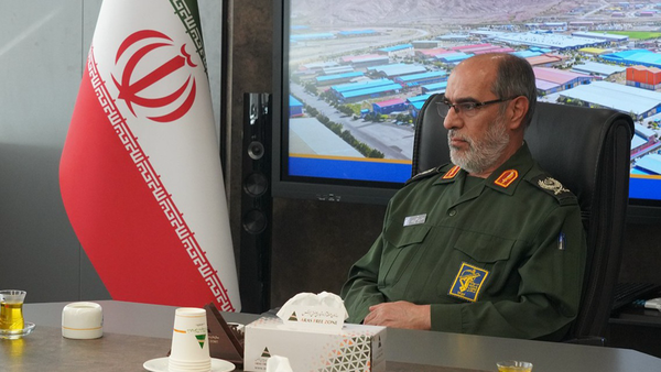 سپاه در کنار نهادهای توسعه‌ای برای خدمت صادقانه به مردم است