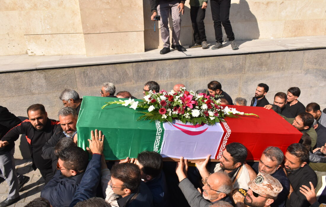 بدرقه 62مین آلاله بر دستان مردم تبریز به روایت دوربین آناج