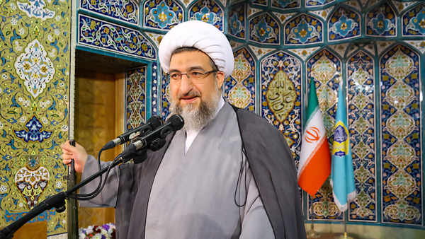 برگزاری جشن‌های غربی در مدارس متوقف شود