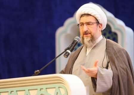 هشدار امام جمعه تبریز درباره دوقطبی‌سازی