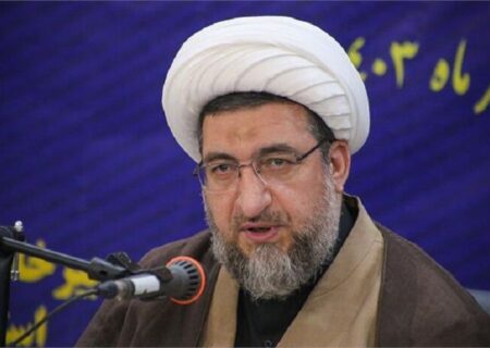 لزوم حفظ وحدت و اطاعت از رهبری در جامعه اسلامی