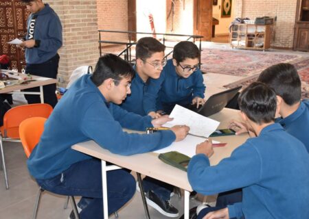 روزنامه‌دیواری‌هایی به رنگ مقاومت