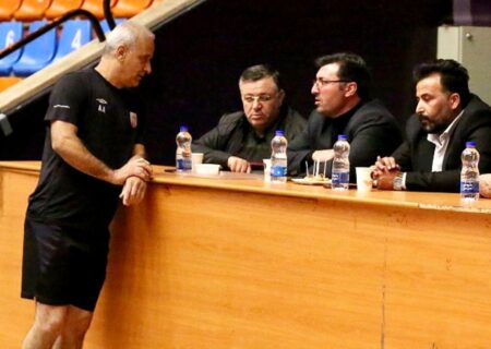 آتش زیر خاکستر در اردوگاه نارنجی‌