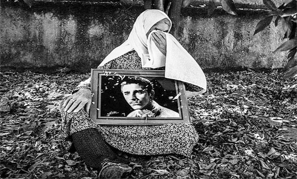 مادر؛ شانه‌ای که جهان بر استقامتش قد کشید