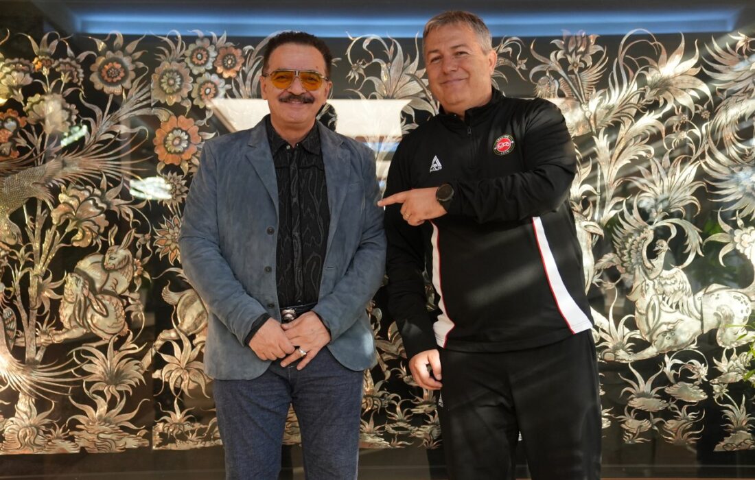 عکس/ حمایت باشگاه تراکتور از مرد تاریخساز