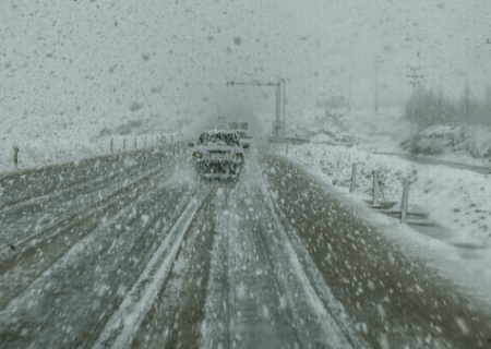 بارش برف در جاده‌‌های آذربایجان‌شرقی