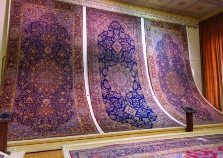 گردگیری فرش‌ها و احیای تالار شهرداری تا نوروز