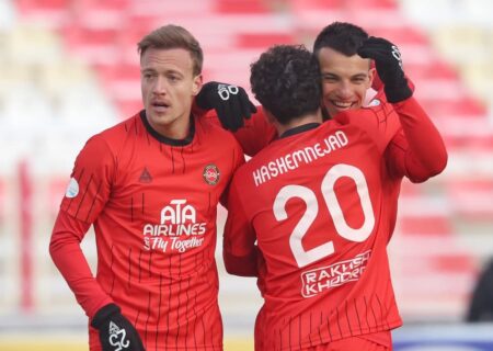 تراکتـور فقط صدر را کم دارد