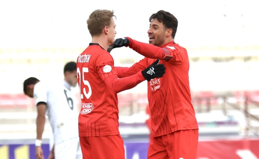 آتش‌بازی شاگردان اسکوچیچ در سرمای تبریز