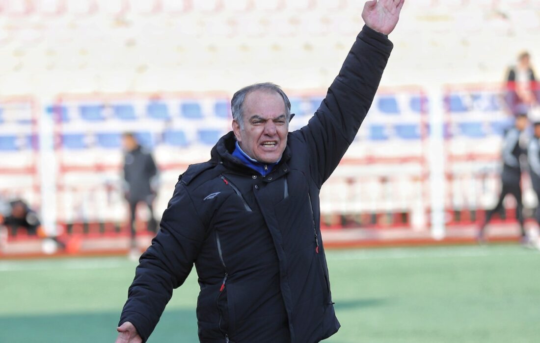 سرمربی مس سونگون به سیم آخر زد