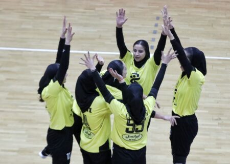 بانوان تبریزی‌، صدرنشین تهرانی را به زانو درآورند