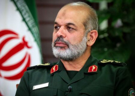 نباید از قدرت ظاهری دشمن ترسید