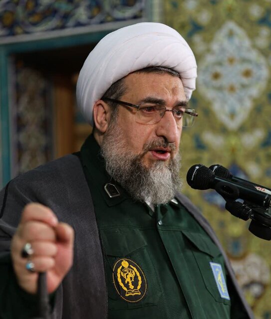 ایران هرگز در برابر تهدیدات دشمن عقبنشینی نخواهد کرد