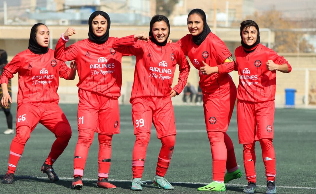 استارت مقتدرانه دختران تراکتور با جشنواره گل