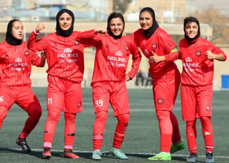 استارت مقتدرانه دختران تراکتور با جشنواره گل