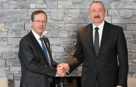 تجدیدِ عهدِ عبری_آذری در حاشیه «داووس»