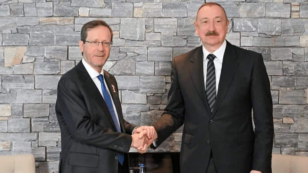 تجدیدِ عهدِ عبری_آذری در حاشیه «داووس»