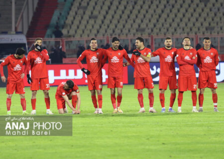 حرکت چراغ خاموش تراکتور در بازار زمستانی