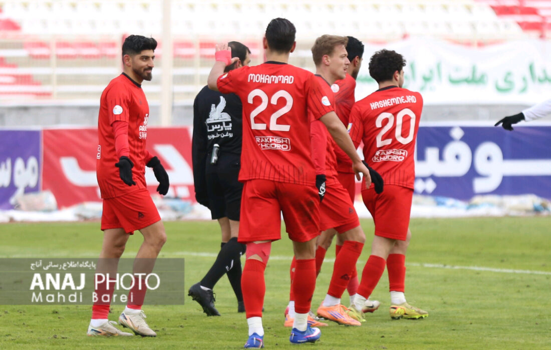 برد پرگل تراکتور از قاب دوربین آناج