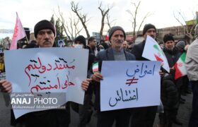 دست نوشته‌های مردم تبریز در راهپیمایی ۲۲ دی