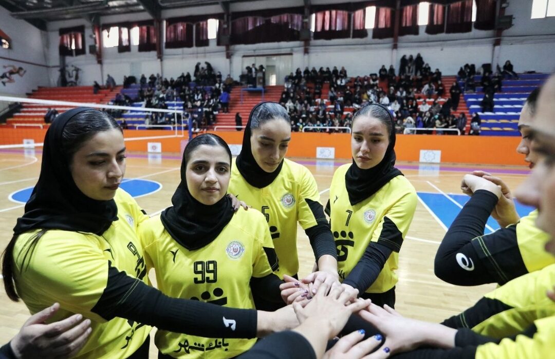 دختران بلندقامت مقاومت به انتقام فکر می‌کنند