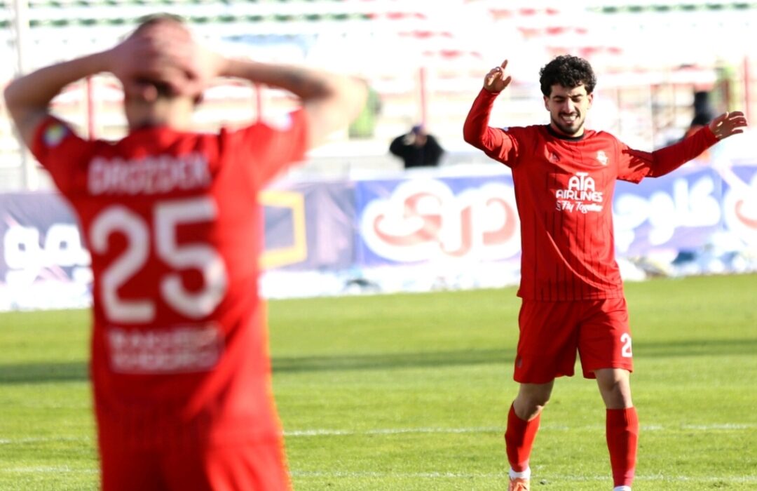 بازار یخ‌زده تراکتور در زمستان