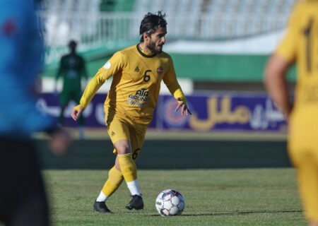 هافبک ریزنقش با پیراهن تراکتور بازگشت