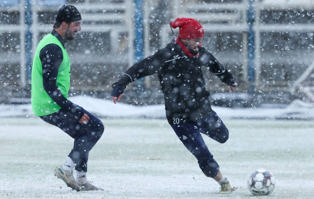قاب‌های تماشایی از تمرین برفی تراکتور